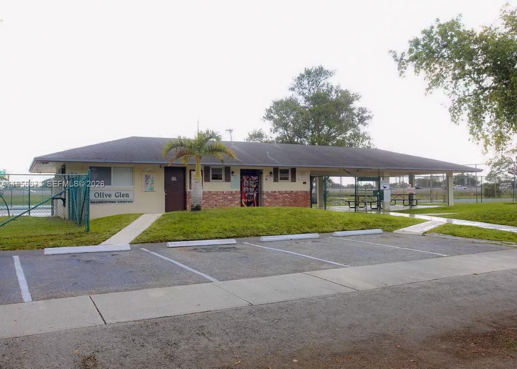 待售: $129,000 (1 贝兹, 1 浴室, 633 平方英尺)