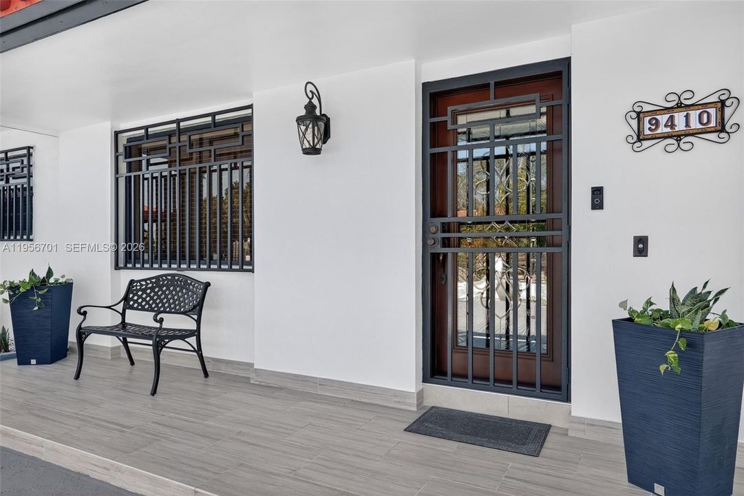 Active With Contract: $950,000 (4 beds, 4 baths, 2568 Square Feet)
