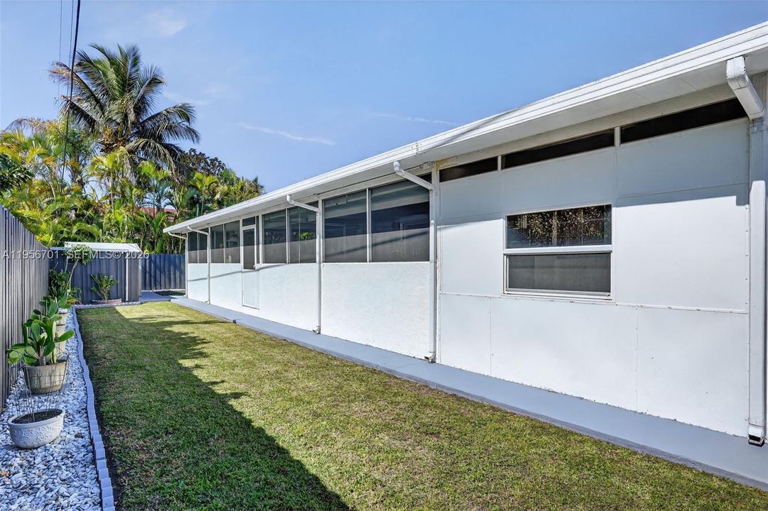 Active With Contract: $950,000 (4 beds, 4 baths, 2568 Square Feet)
