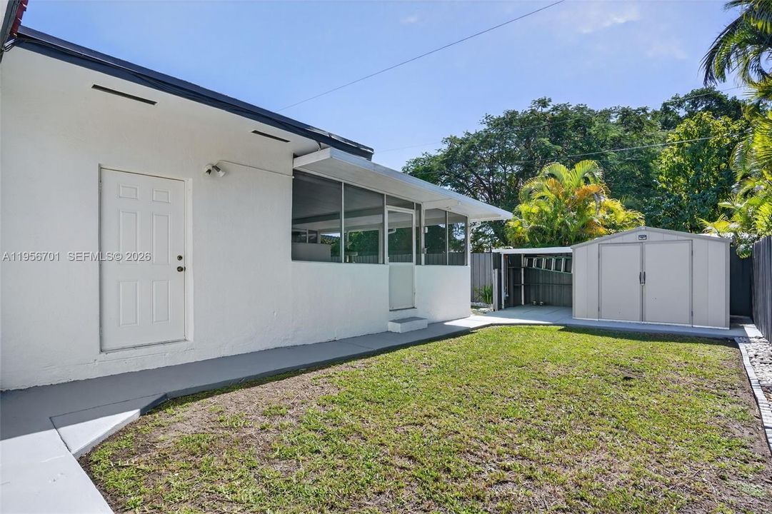 Active With Contract: $950,000 (4 beds, 4 baths, 2568 Square Feet)