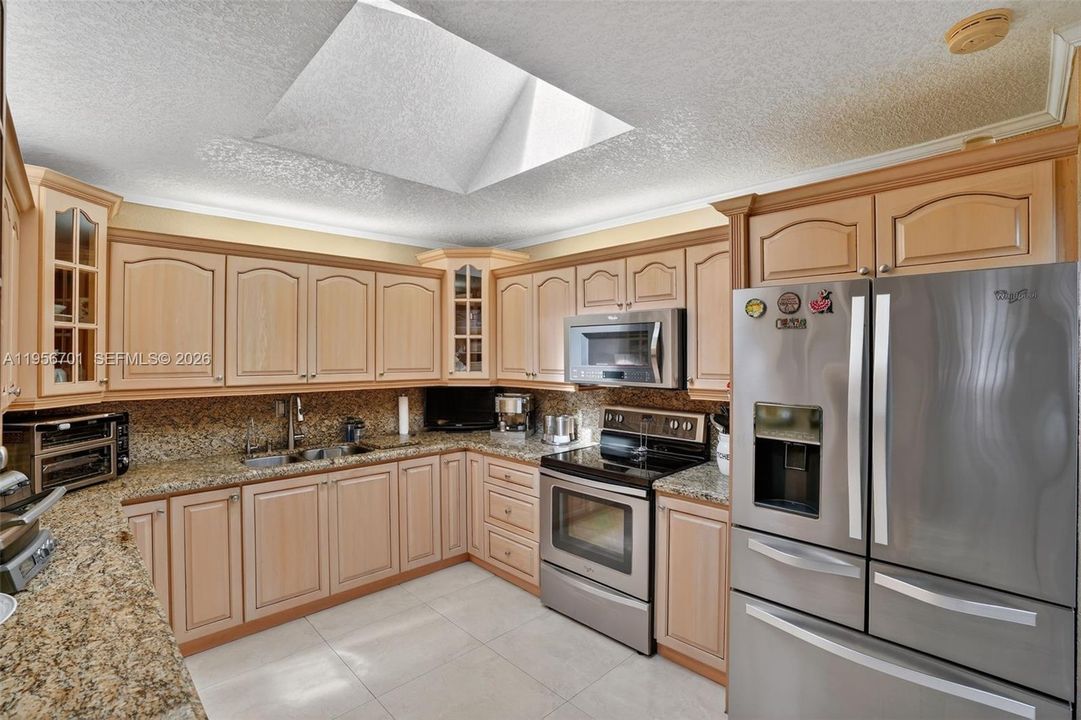 Active With Contract: $950,000 (4 beds, 4 baths, 2568 Square Feet)