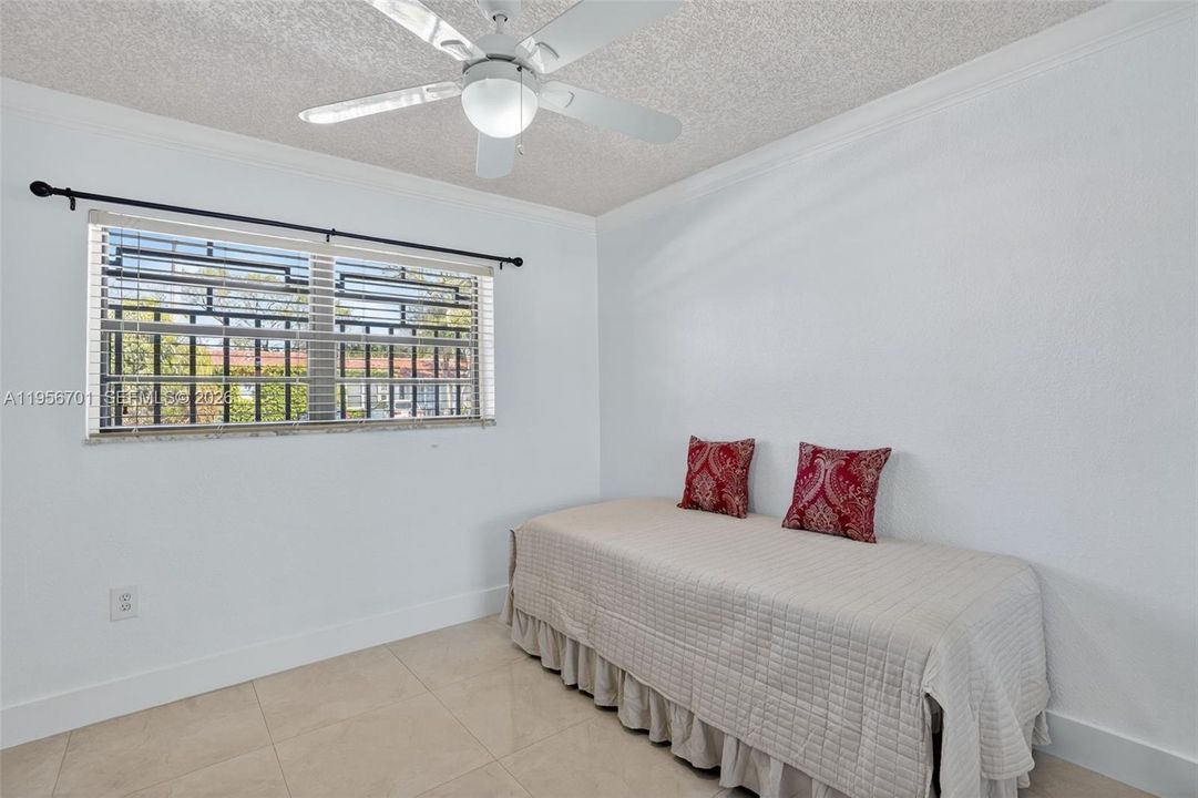 Active With Contract: $950,000 (4 beds, 4 baths, 2568 Square Feet)