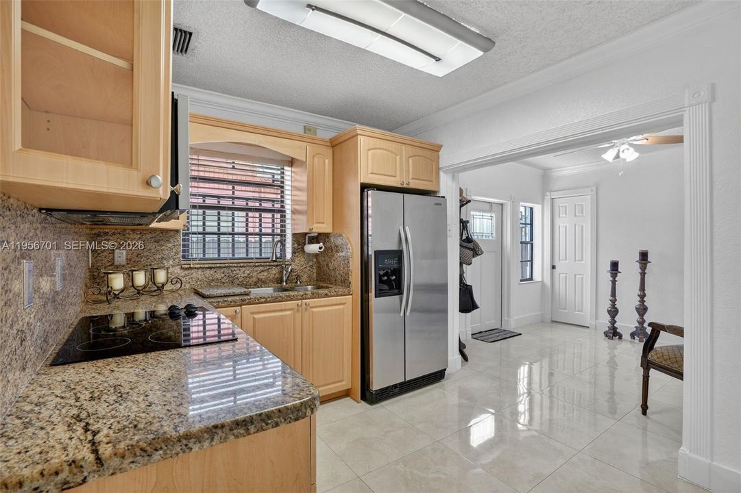 Active With Contract: $950,000 (4 beds, 4 baths, 2568 Square Feet)