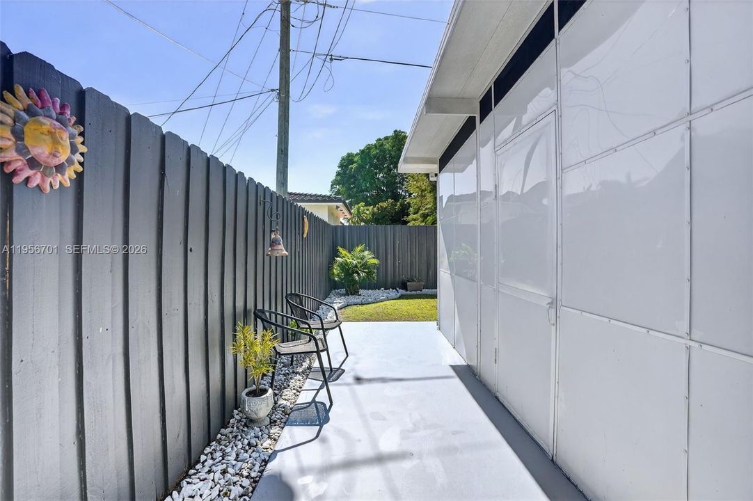 Active With Contract: $950,000 (4 beds, 4 baths, 2568 Square Feet)