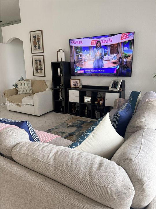 For Rent: $4,200 (3 beds, 2 baths, 1845 Square Feet)