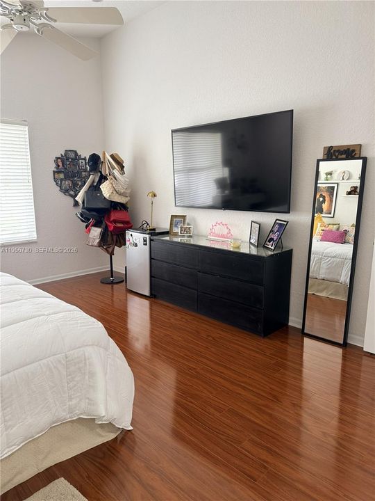 For Rent: $4,200 (3 beds, 2 baths, 1845 Square Feet)