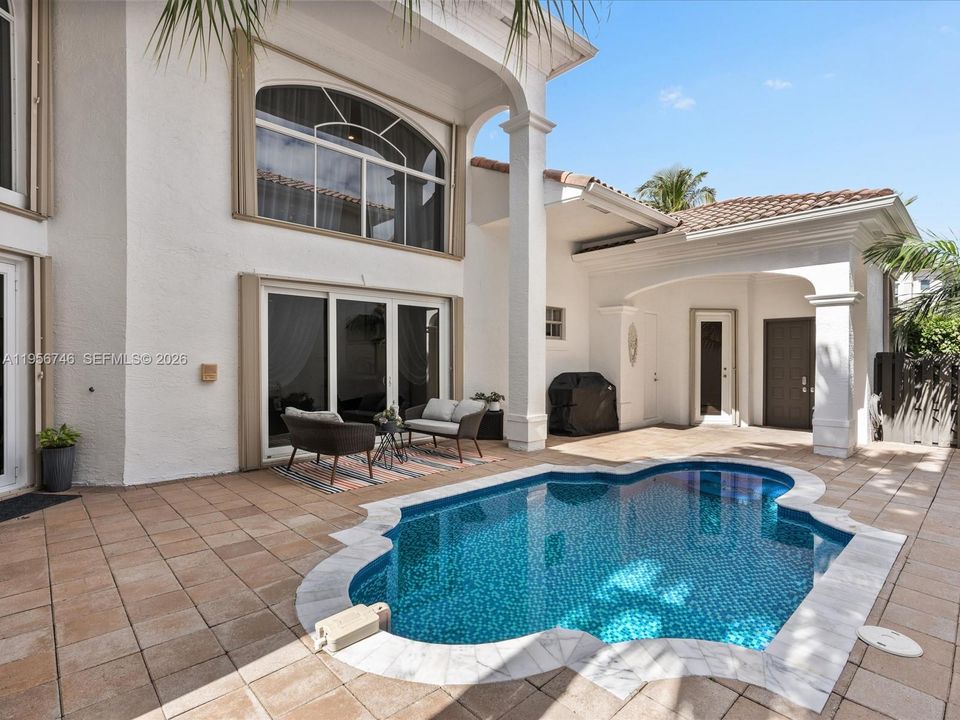 En Venta: $2,950,000 (5 camas, 4 baños, 3291 Pies cuadrados)