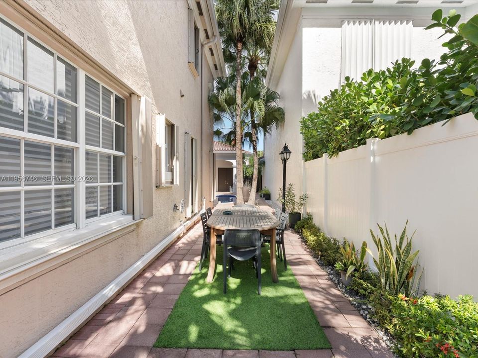En Venta: $2,950,000 (5 camas, 4 baños, 3291 Pies cuadrados)