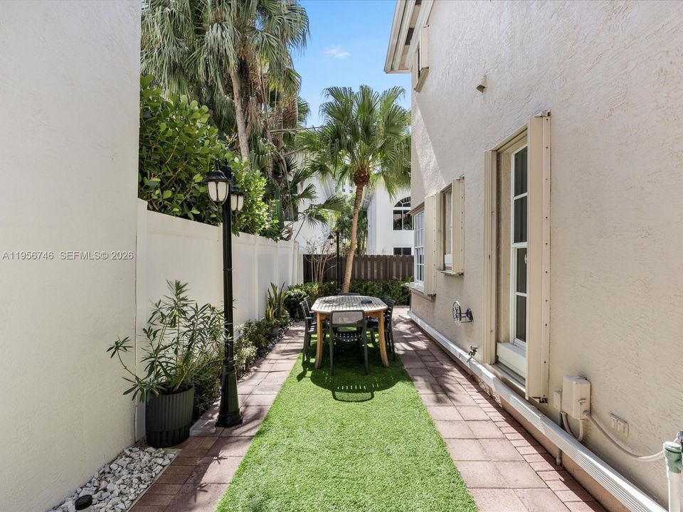 En Venta: $2,950,000 (5 camas, 4 baños, 3291 Pies cuadrados)