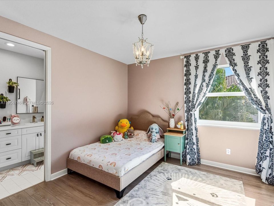 En Venta: $2,950,000 (5 camas, 4 baños, 3291 Pies cuadrados)