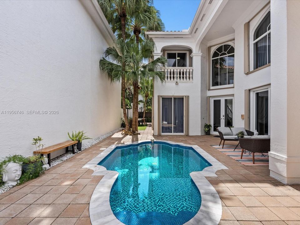 En Venta: $2,950,000 (5 camas, 4 baños, 3291 Pies cuadrados)