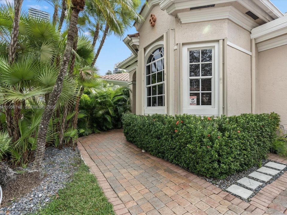 En Venta: $2,950,000 (5 camas, 4 baños, 3291 Pies cuadrados)