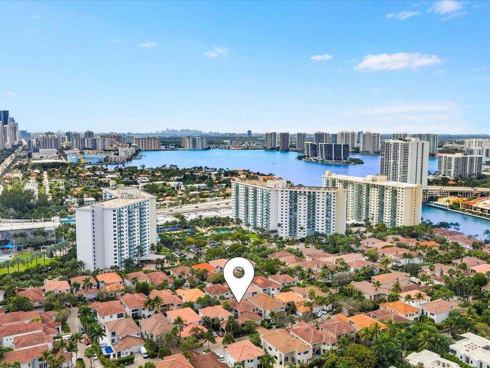En Venta: $2,950,000 (5 camas, 4 baños, 3291 Pies cuadrados)
