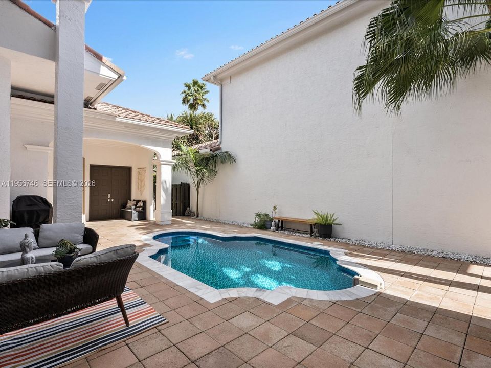 En Venta: $2,950,000 (5 camas, 4 baños, 3291 Pies cuadrados)