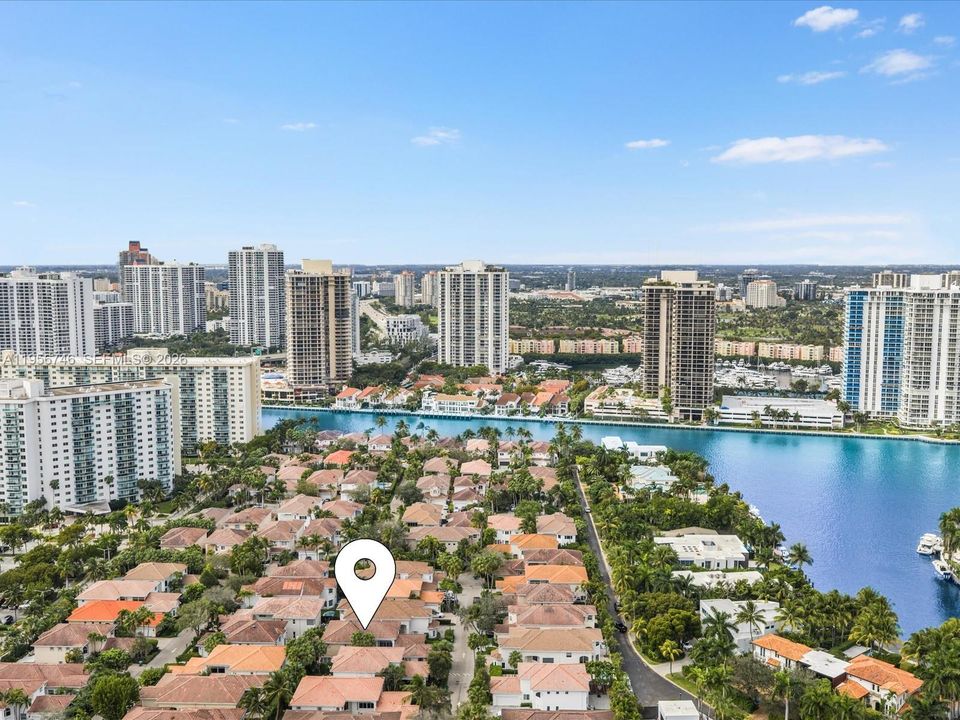 En Venta: $2,950,000 (5 camas, 4 baños, 3291 Pies cuadrados)