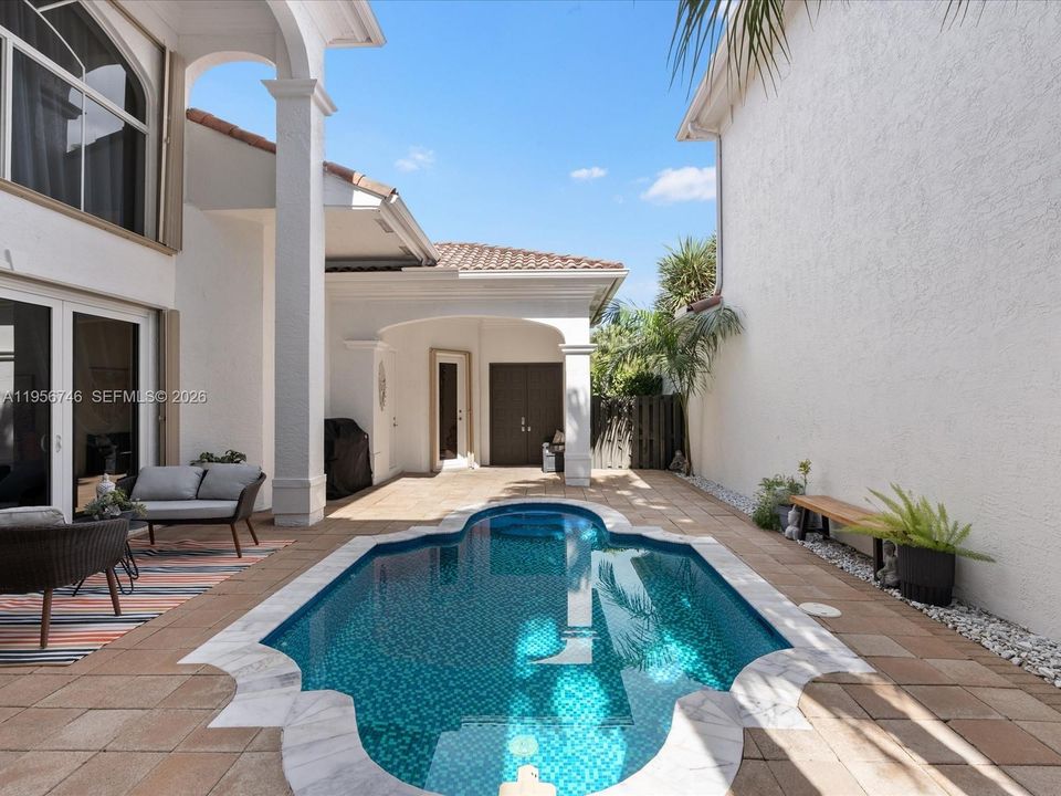 En Venta: $2,950,000 (5 camas, 4 baños, 3291 Pies cuadrados)