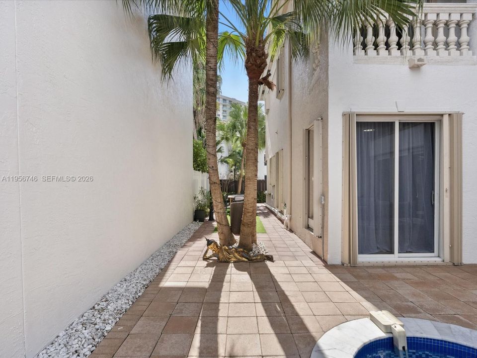 En Venta: $2,950,000 (5 camas, 4 baños, 3291 Pies cuadrados)