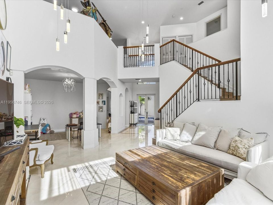 En Venta: $2,950,000 (5 camas, 4 baños, 3291 Pies cuadrados)