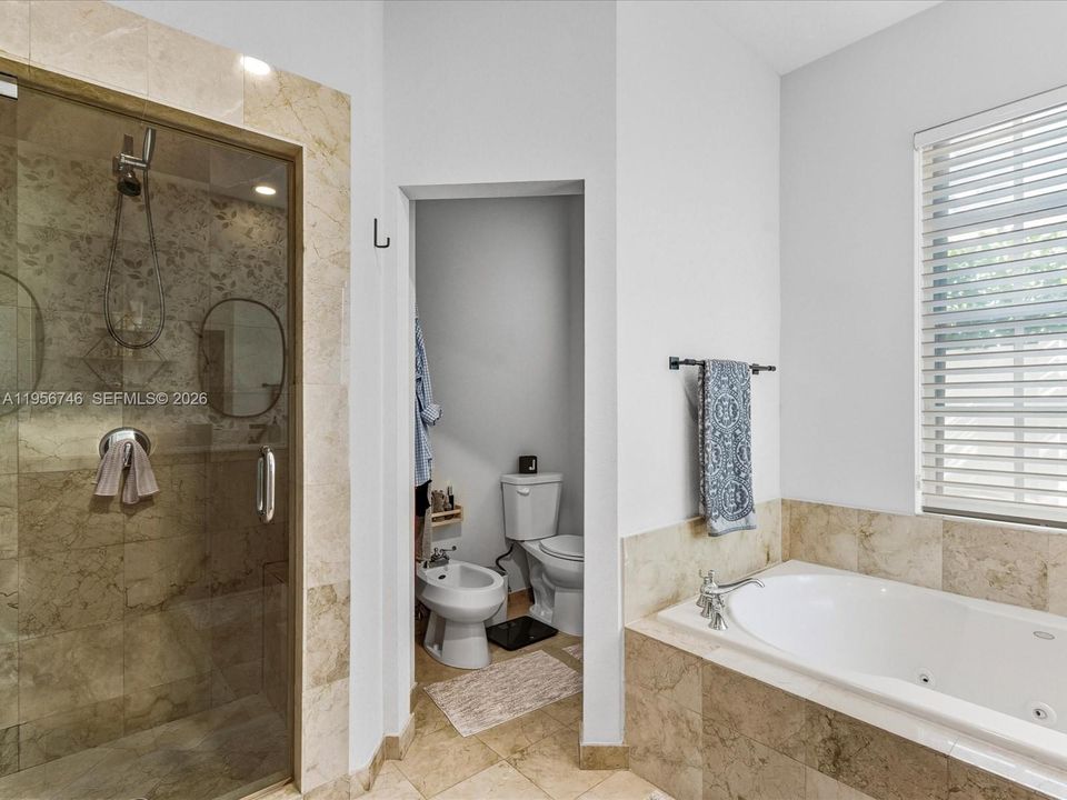 En Venta: $2,950,000 (5 camas, 4 baños, 3291 Pies cuadrados)