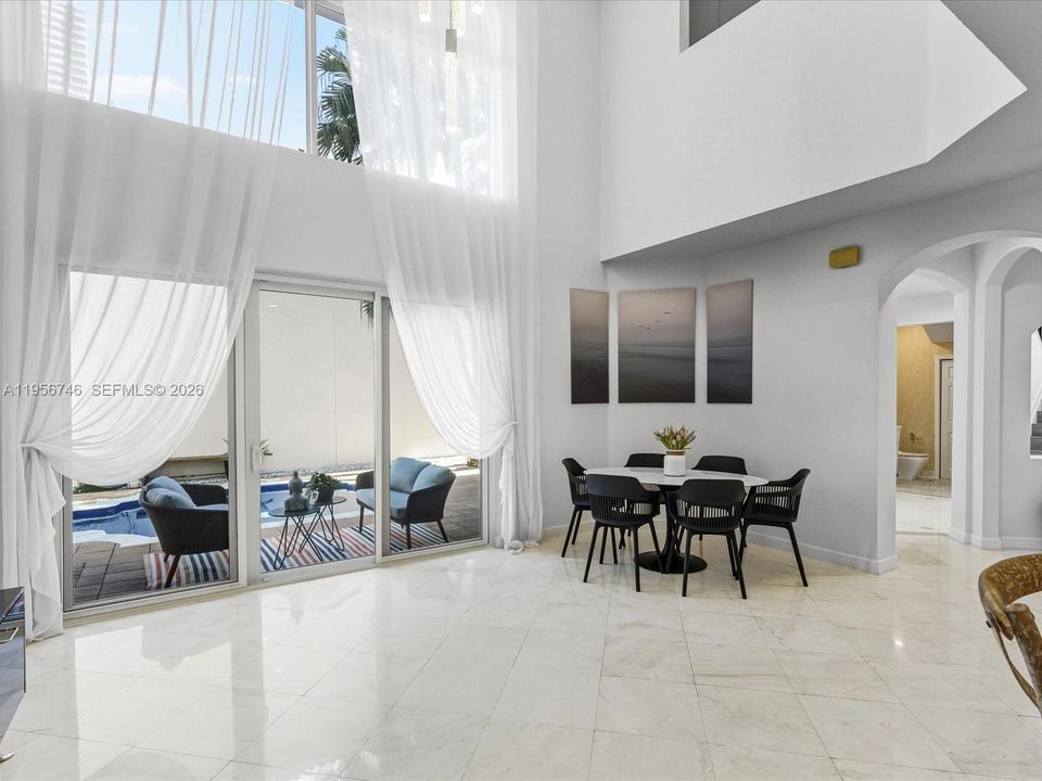 En Venta: $2,950,000 (5 camas, 4 baños, 3291 Pies cuadrados)