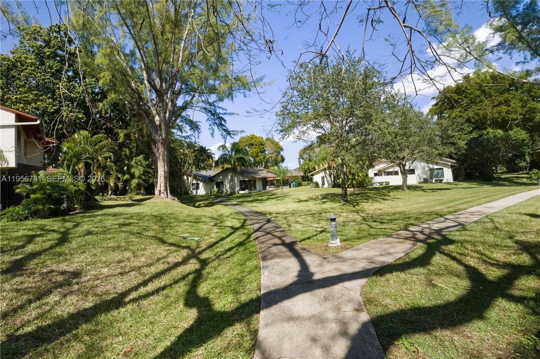 Activo con contrato: $299,000 (2 camas, 2 baños, 1436 Pies cuadrados)