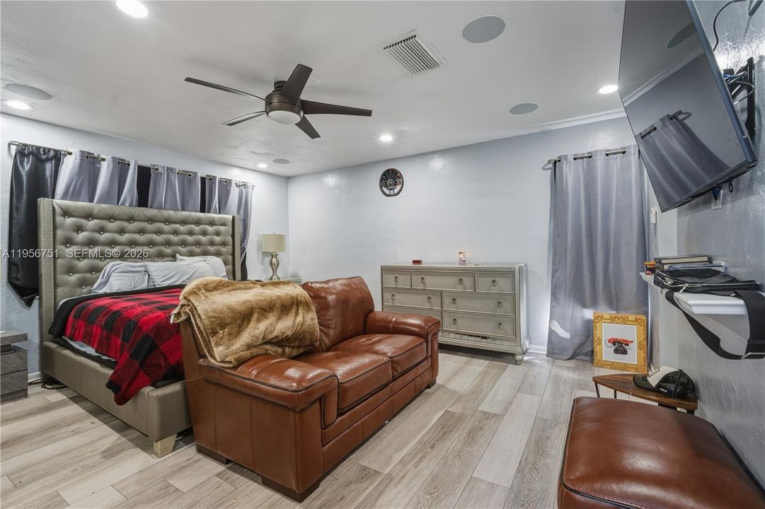 Activo con contrato: $299,000 (2 camas, 2 baños, 1436 Pies cuadrados)