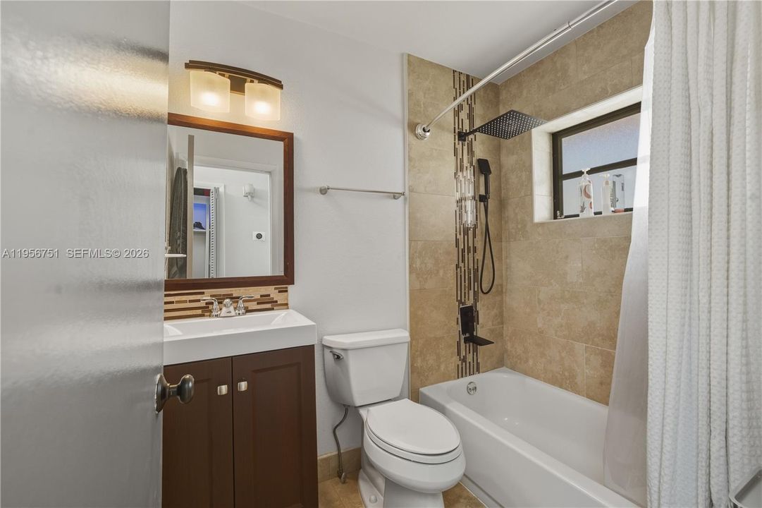 Activo con contrato: $299,000 (2 camas, 2 baños, 1436 Pies cuadrados)