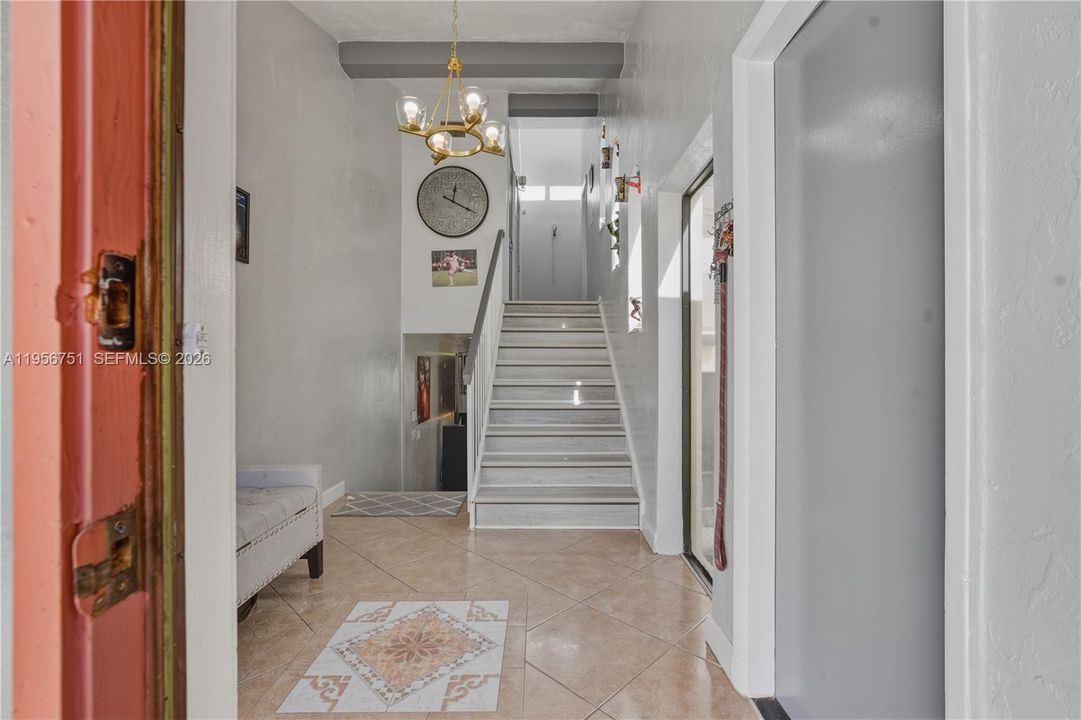 Activo con contrato: $299,000 (2 camas, 2 baños, 1436 Pies cuadrados)