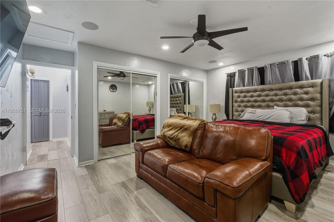 Activo con contrato: $299,000 (2 camas, 2 baños, 1436 Pies cuadrados)