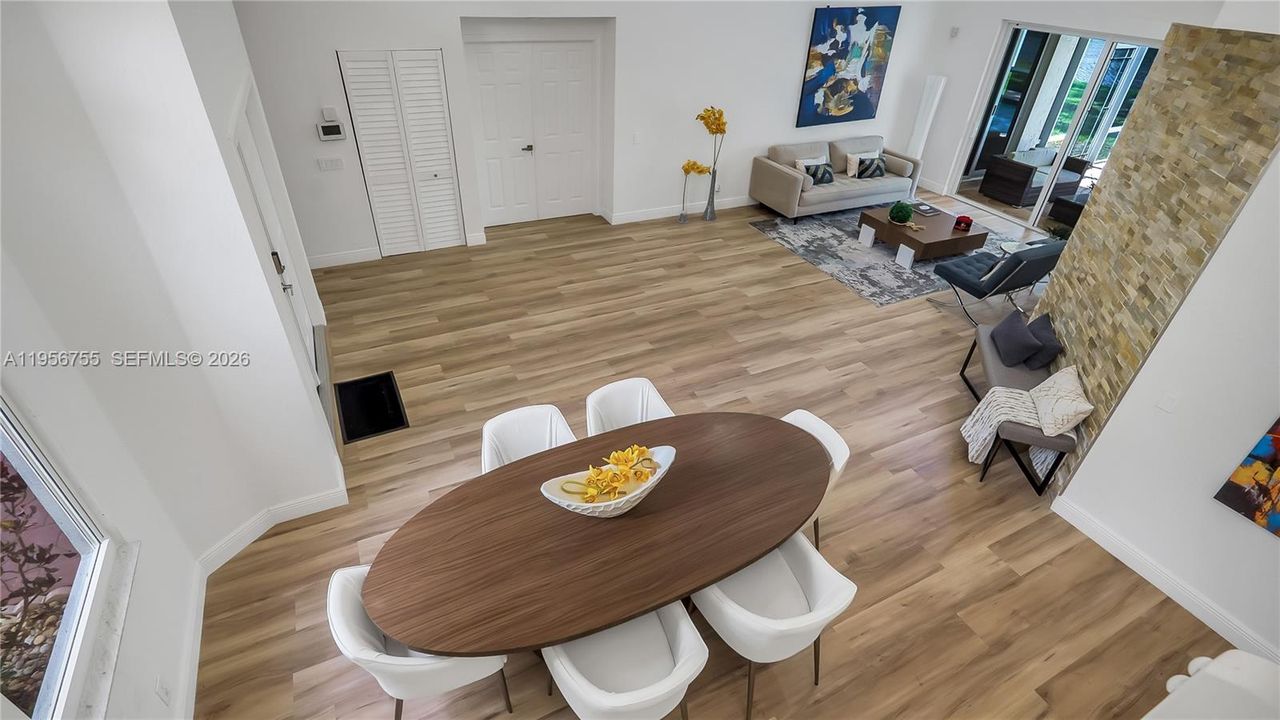 Activo con contrato: $1,200,000 (5 camas, 3 baños, 2748 Pies cuadrados)