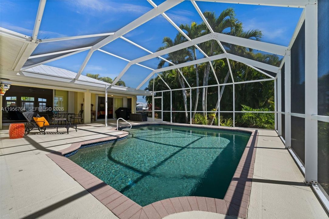 Private pool with tropical surroundings