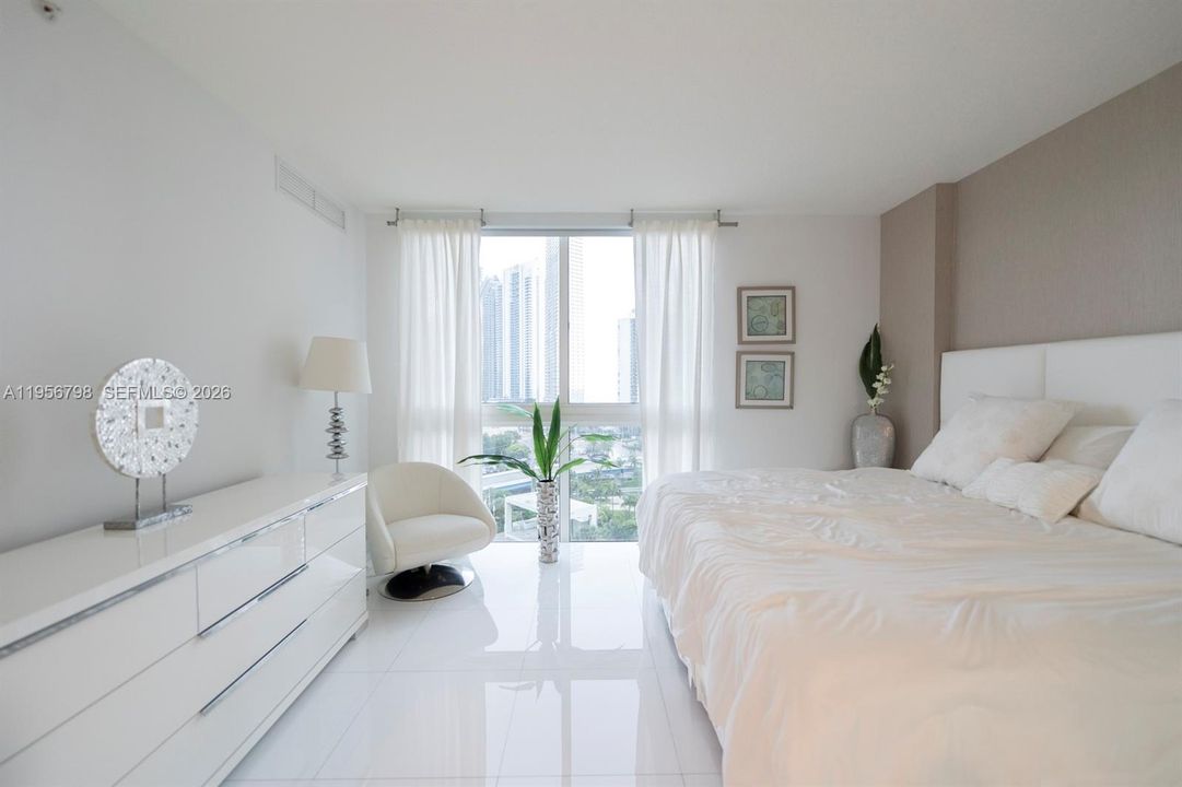 For Sale: $850,000 (3 beds, 2 baths, 1447 Square Feet)