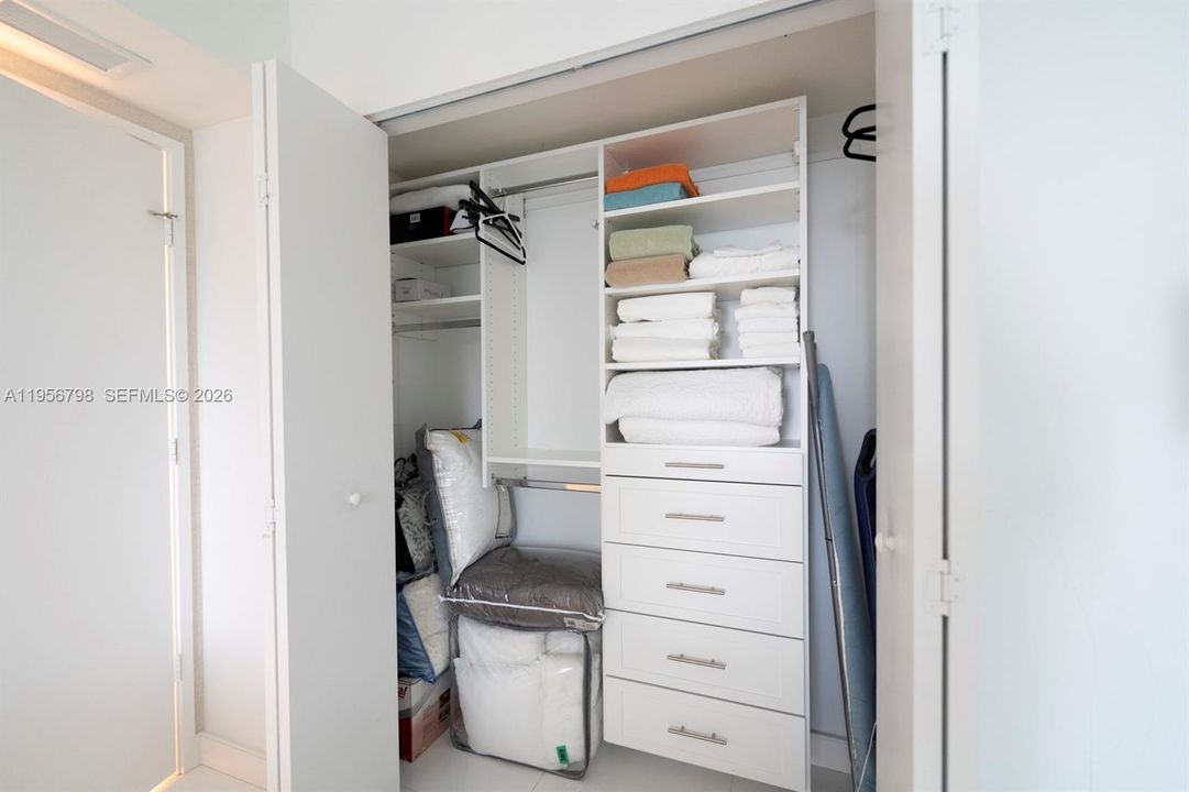 For Sale: $850,000 (3 beds, 2 baths, 1447 Square Feet)