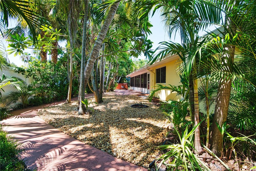 For Sale: $849,000 (3 beds, 2 baths, 1810 Square Feet)