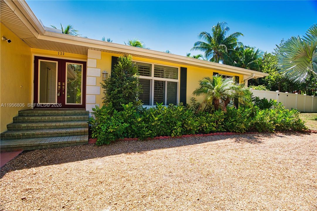 For Sale: $849,000 (3 beds, 2 baths, 1810 Square Feet)
