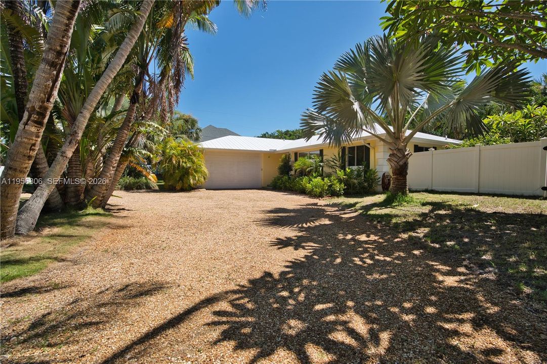 For Sale: $849,000 (3 beds, 2 baths, 1810 Square Feet)