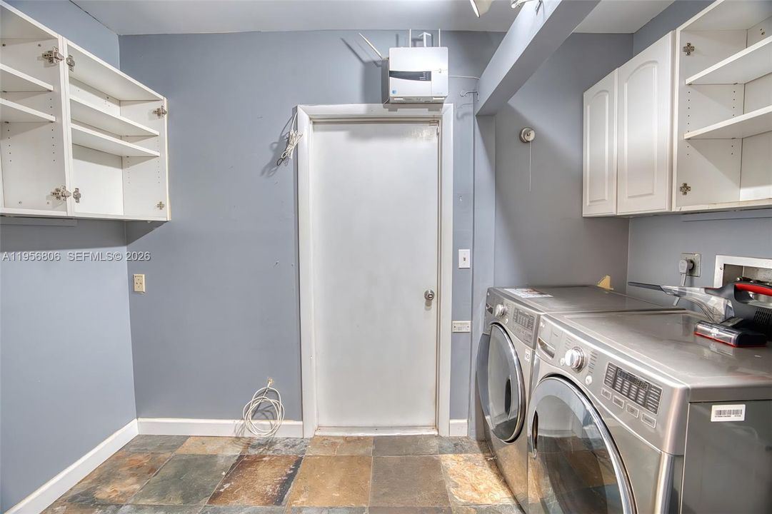For Sale: $849,000 (3 beds, 2 baths, 1810 Square Feet)