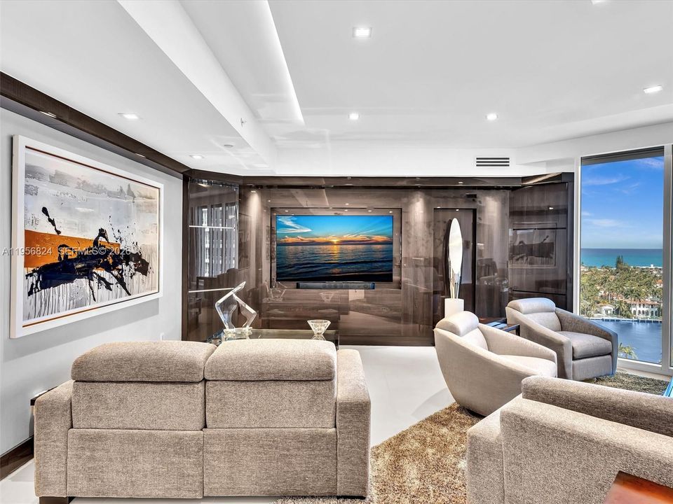 Под контрактом: $2,295,000 (3 спален, 3 ванн, 3173 Квадратных фут)