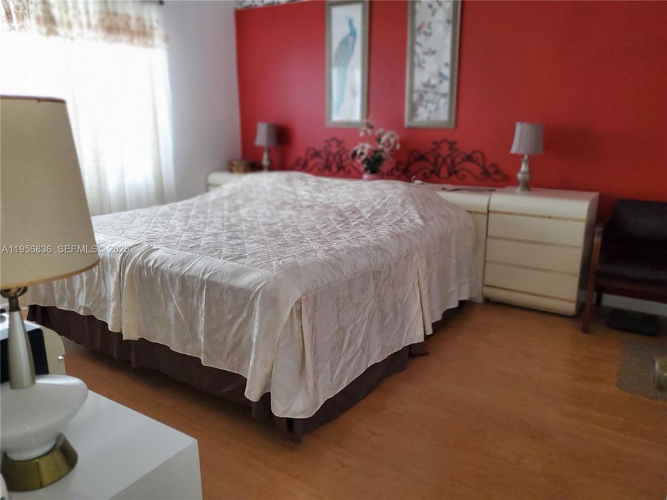 На продажу: $105,000 (2 спален, 2 ванн, 850 Квадратных фут)