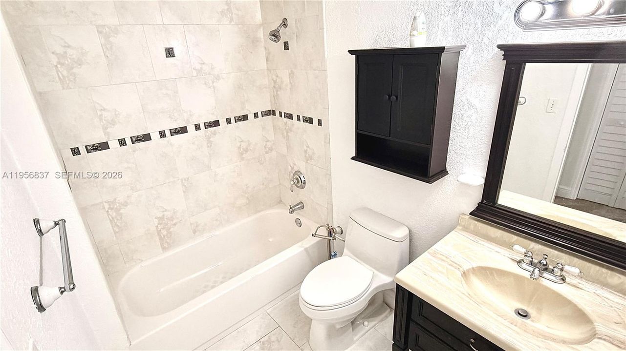 Activo con contrato: $104,000 (1 camas, 1 baños, 692 Pies cuadrados)