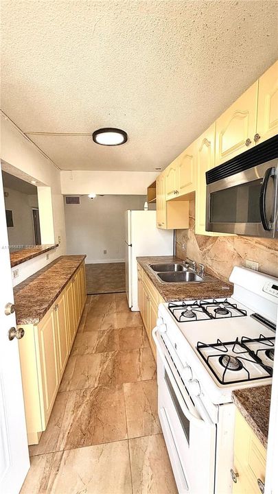 Activo con contrato: $104,000 (1 camas, 1 baños, 692 Pies cuadrados)
