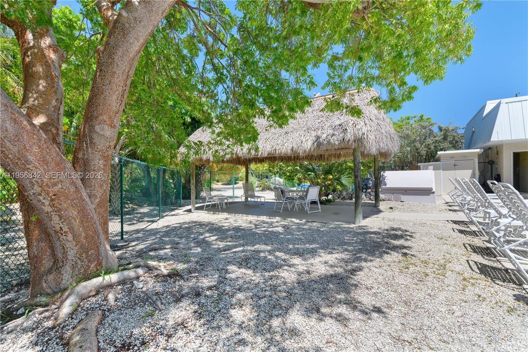 For Sale: $675,000 (2 beds, 2 baths, 1214 Square Feet)