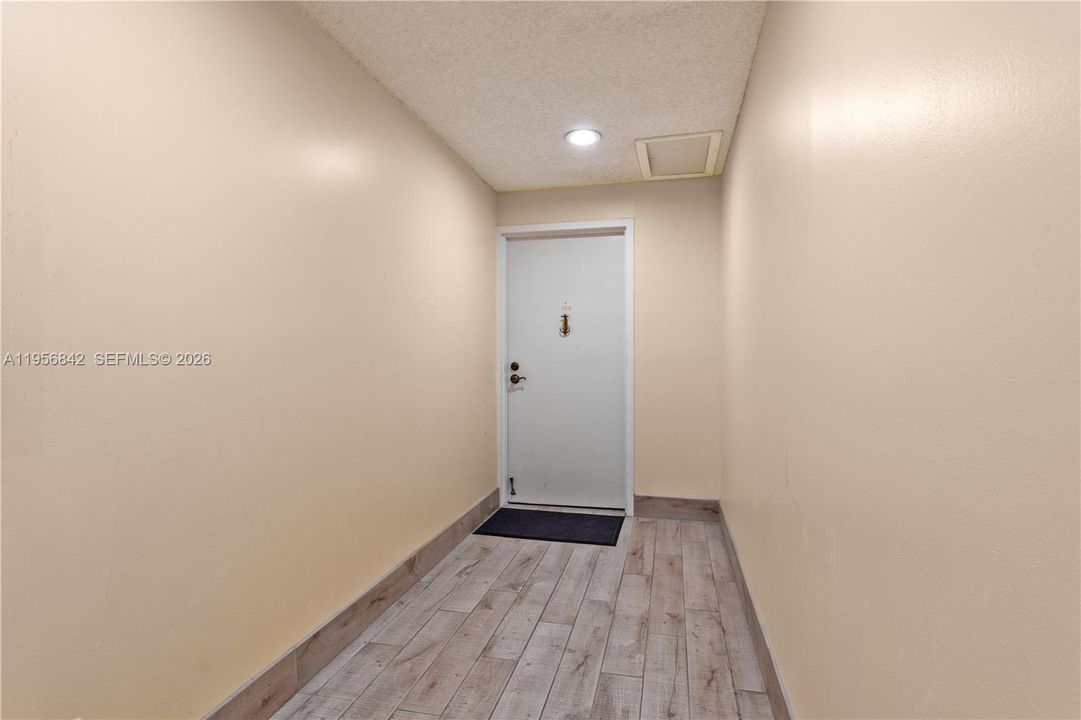 For Sale: $675,000 (2 beds, 2 baths, 1214 Square Feet)