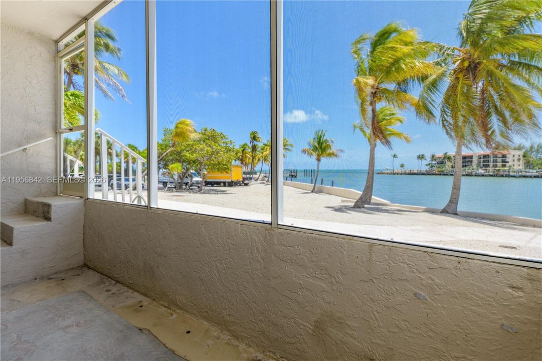 For Sale: $675,000 (2 beds, 2 baths, 1214 Square Feet)