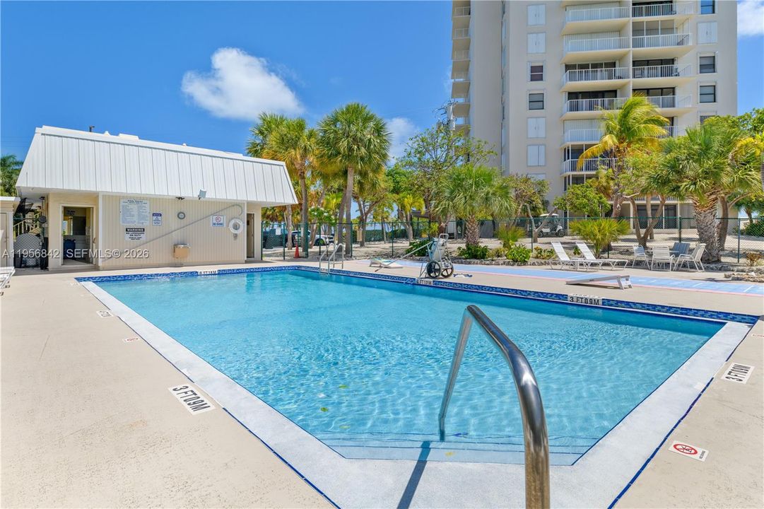 For Sale: $675,000 (2 beds, 2 baths, 1214 Square Feet)