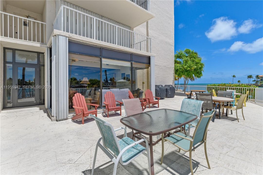 For Sale: $675,000 (2 beds, 2 baths, 1214 Square Feet)