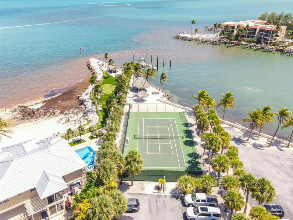 For Sale: $675,000 (2 beds, 2 baths, 1214 Square Feet)