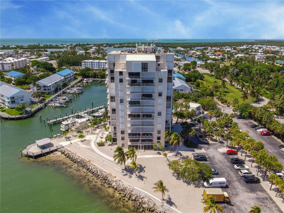 For Sale: $675,000 (2 beds, 2 baths, 1214 Square Feet)