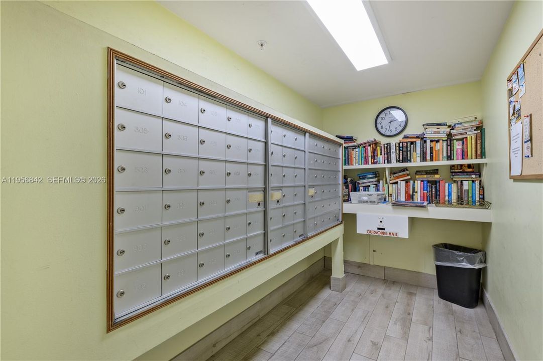 For Sale: $675,000 (2 beds, 2 baths, 1214 Square Feet)