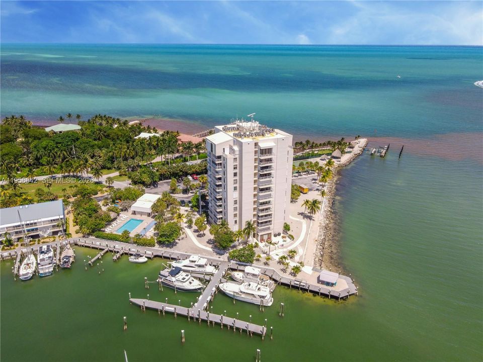 For Sale: $675,000 (2 beds, 2 baths, 1214 Square Feet)